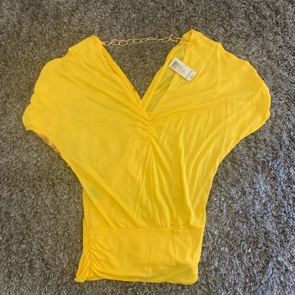 Arden B yellow short sleeved top - Picture 2 of 2